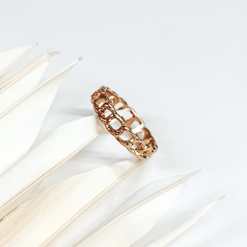 Rings with rose quartz for soft romance -Chain Link Ring in Gold Tone